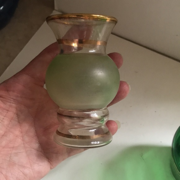 Vintage glass green vases. Two small vases with detail. - Picture 4 of 6